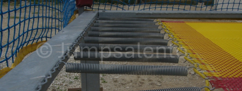 Aggancio tappeto elastico con molle a trazione